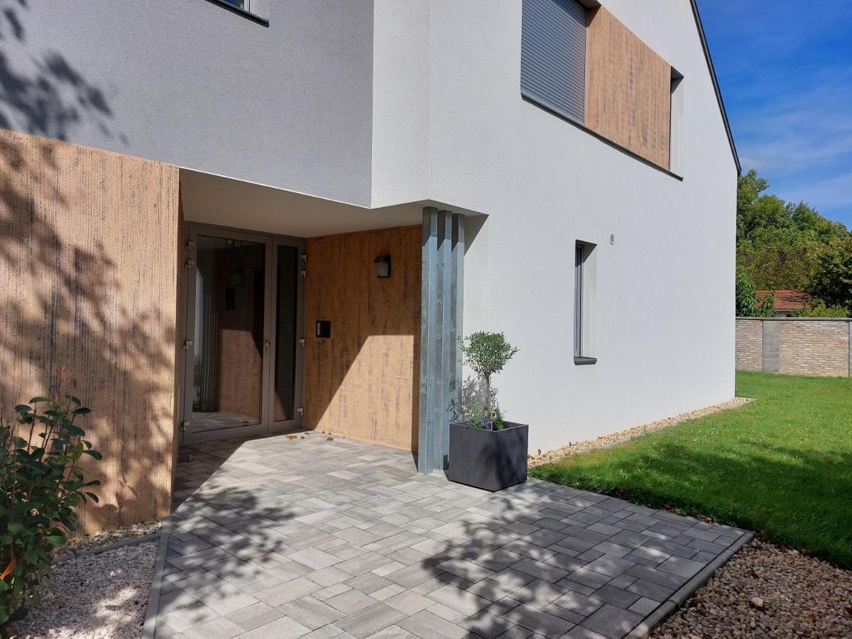 Linden Apartman 106 - Adults Only Mosonmagyaróvár Buitenkant foto